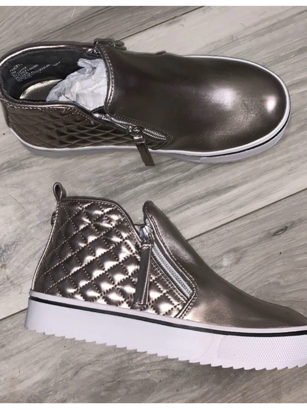 Steve Madden Silver Metallic Low-Top Slip-On ankle boots with Zippers booties 9